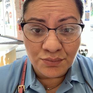 Meet your Posher, Lisset